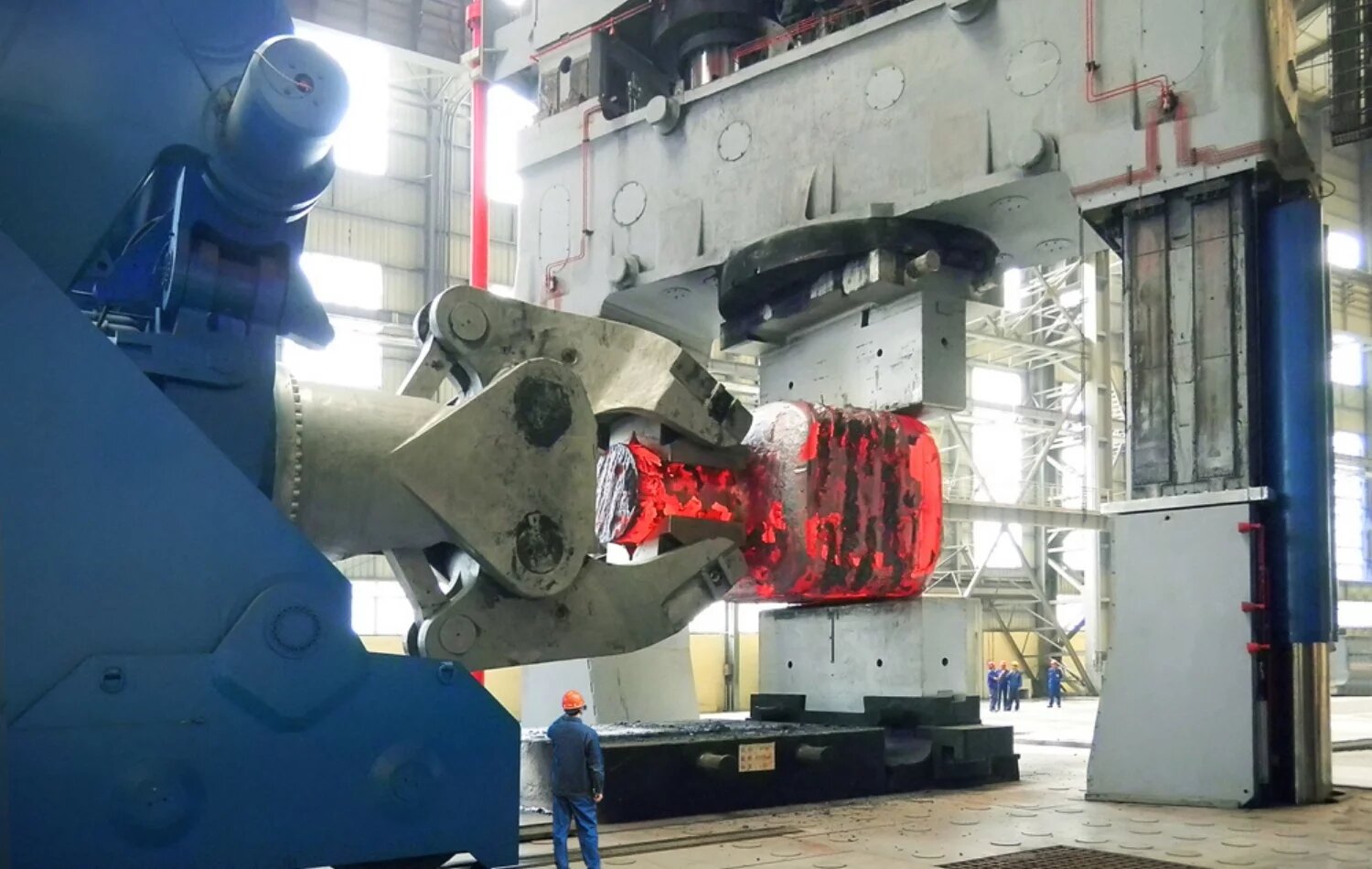 DANGO & DIENENTHAL raill-bound forging manipulator