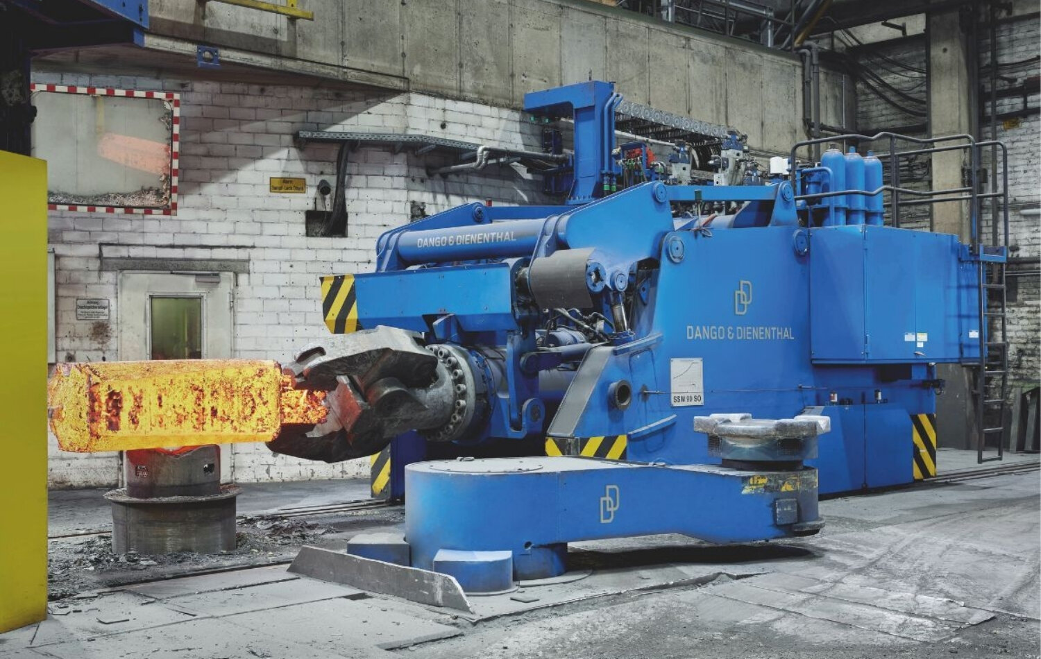 DANGO & DIENENTHAL raill-bound forging manipulator