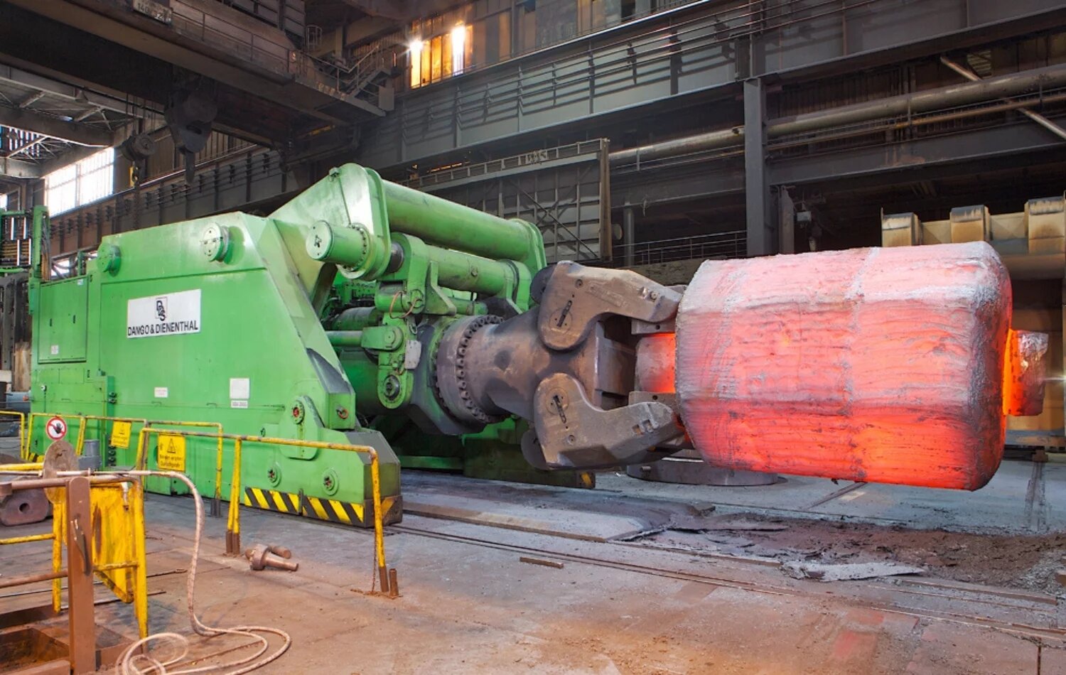 DANGO & DIENENTHAL raill-bound forging manipulator