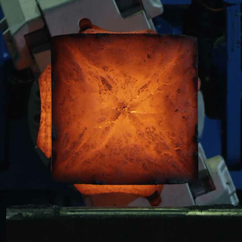 DANGO & DIENENTHAL rail-bound forging manipulator in action